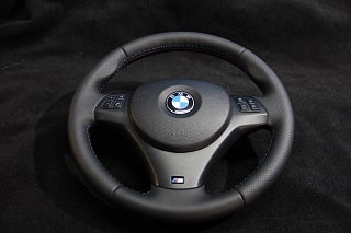 Перетяжка руля БМВ натуральной кожей с М-строчкой